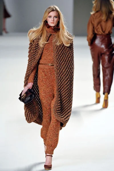 Look 11